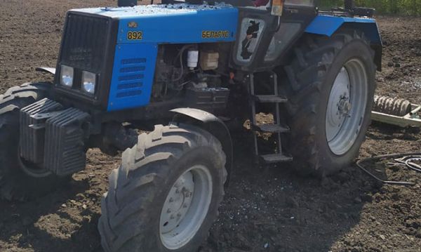 На Николаевщине в поле подорвался еще один трактор