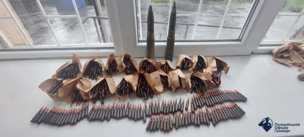 На Николаевщине женщина сдала в полицию боеприпасы к пушке и 600 патронов