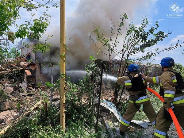 В Очакове десять огнеборцев потушили три пожара после вражеского обстрела