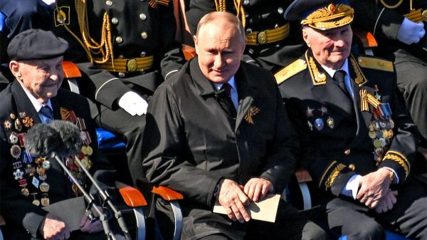 Путин на параде победы окружил себя бывшими сотрудниками НКВД