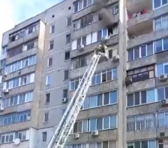 В Николаеве в спальном районе тушили пожар в девятиэтажке. Видео
