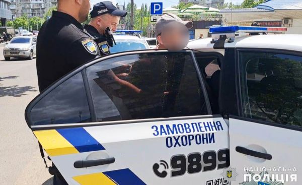 В аптеке Николаева горожанин ударил полицейского охраны