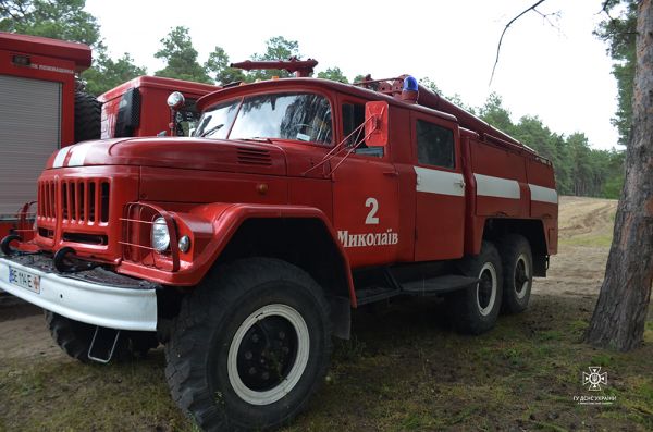 Сегодняшний пожар в Баловняно-Матвеевском лесу тушили 6 единиц техники