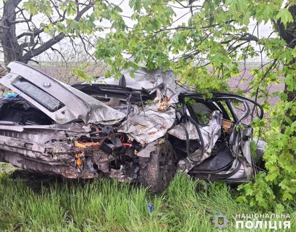 Возле Коблево разбился BMW 530, за рулем которого была молодая женщина, погиб пассажир