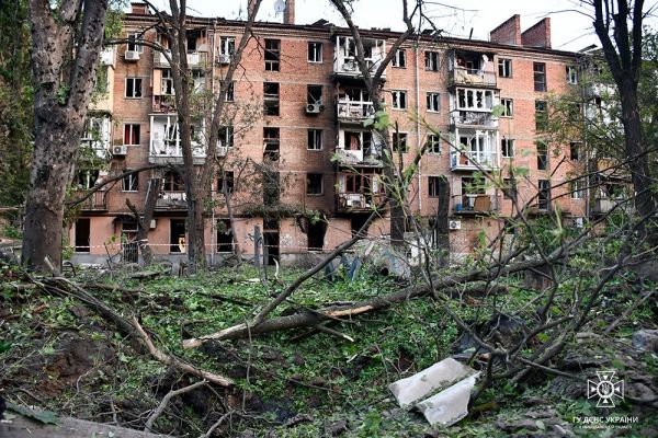В Николаеве после удара по пятиэтажному жилому дому
