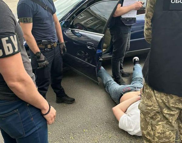 В Николаеве задержали сотрудника военной службы правопорядка, который за большие деньги снимал мужчин с военного учета