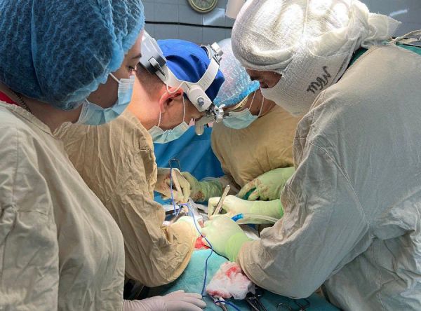 Через год после ранения николаевские онкохирурги удалили защитнику «Азовстали» пулю из селезенки