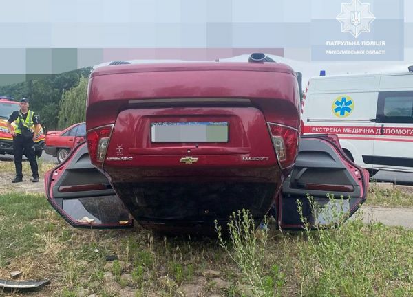 В один день в Николаеве произошли два ДТП, в которых сильно пострадали автомобили, но люди остались целы