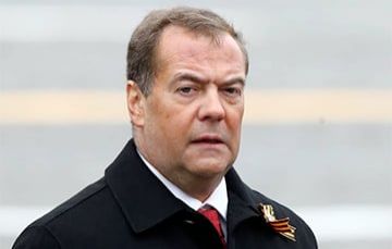 Медведев утром сбежал из Москвы, Лукашенко отправил свой борт в Бодрум