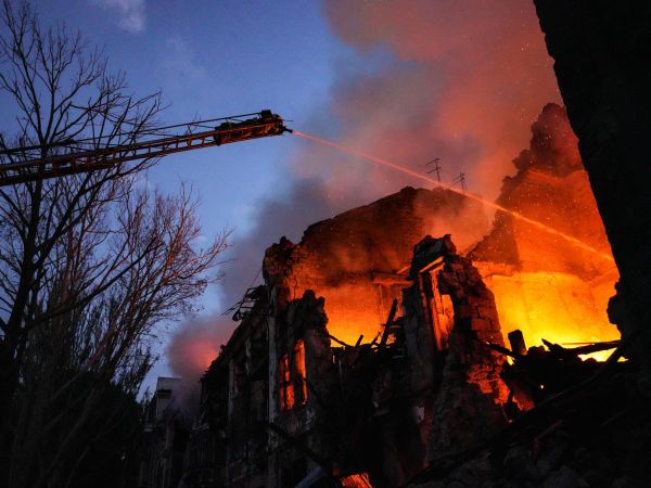 Спасатели вытащили из-под завалов в центре Николаева тело мужчины