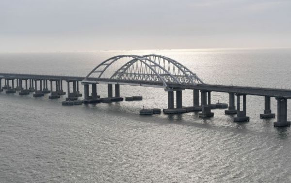 Очередь на Крымский мост со стороны полуострова достигла 350 транспортных средств