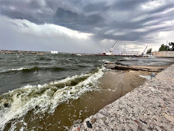 Сюрприз от погоды: на Николаев обрушился ливень (фото)