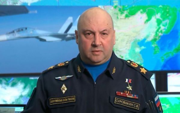 После допросов генерал Суровикин не может сидеть, у него сломаны ребра и лицо в синяках