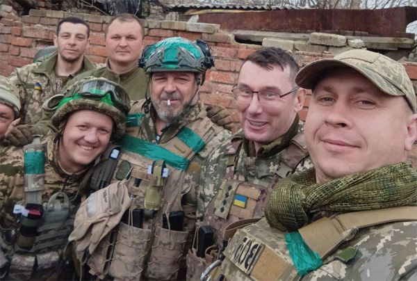 Юрий Луценко, воевавший даже под Николаевом, увольняется из армии из-за инвалидности: что известно