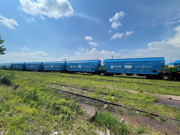 Николаевский «НИБУЛОН» загрузил зерно в 10 новых вагонов-хопперов