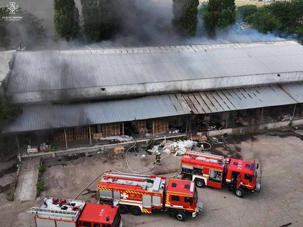Утренний пожар в Николаеве тушили 40 огнеборцев