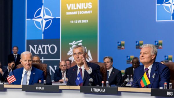 НАТО готово «приблизить» вступление Украины в альянс, но не предлагает четких сроков