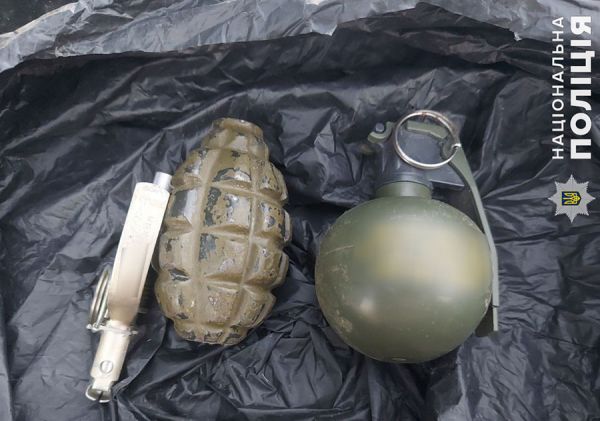 В Ольшанском у реки местный житель нашел сумку с гранатами