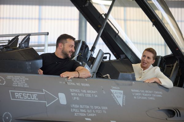Дания дает Украине 19 самолетов F-16
