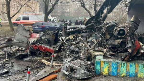 Прокуратура сообщила свою версию крушения вертолета в Броварах, в котором погибло руководство МВД и пилоты