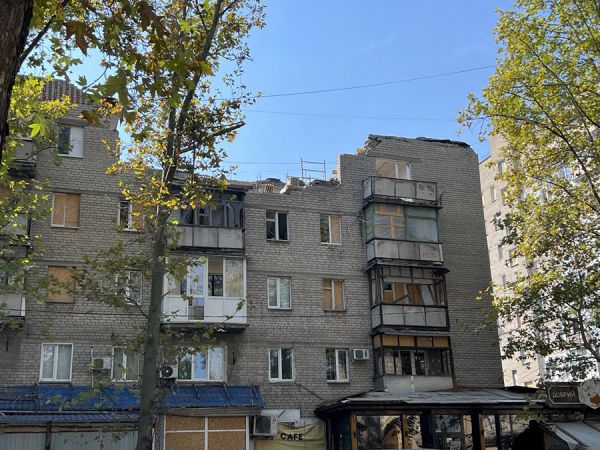 В Николаеве восстанавливают пятиэтажку на Адмиральской, в которую прилетела российская ракета