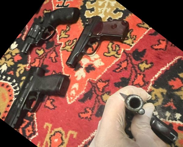 Полиция задержала николаевского пенсионера и его «коммерсанта», которые переделывали и продавали оружие