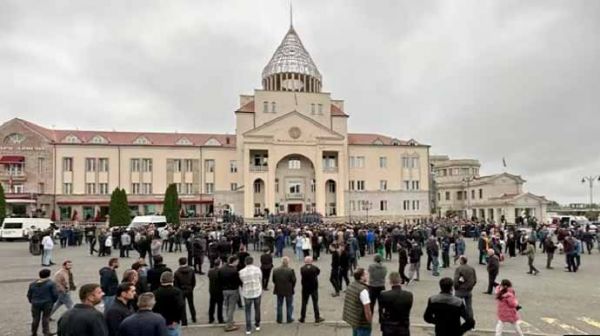 Непризнанная республика Нагорного Карабаха прекращает свое существование – армяне покидают территорию