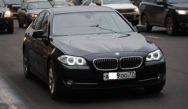 В Москве в служебном BMW нашли мертвым путинского водителя
