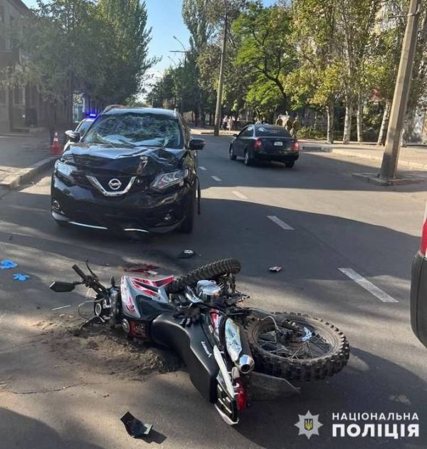 В Николаеве разбились 16-летний мотоциклист и его пассажир