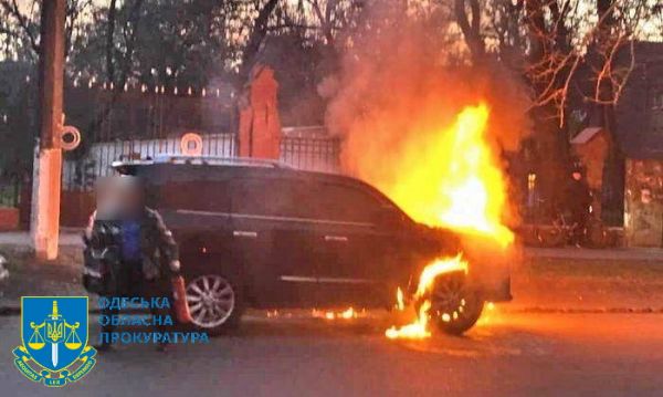 Бывший пожарный из Днепра на заказ поджигал элитные авто в Одесской области