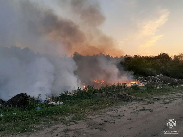 В Николаевской области из огня спасатели вынесли немощного 86-летнего деда