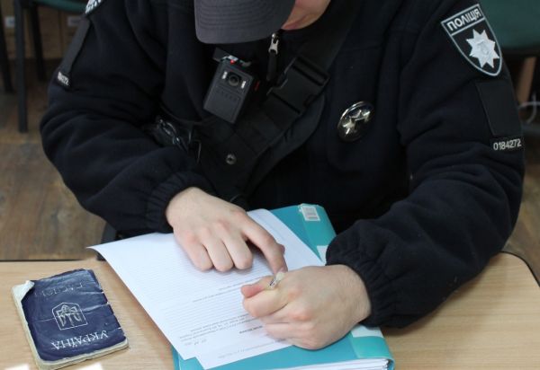 Николаевец, которого разыскивают за подделку документов, пытался получить настоящее водительское удостоверение в Сервисе МВД