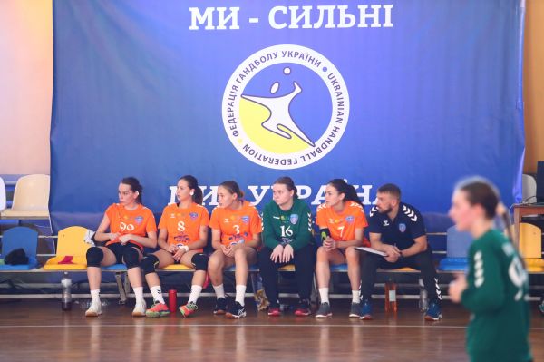 Гандболистки николаевского «Реала» в суперлиге сыграли с криворожскимим «полицейскими»