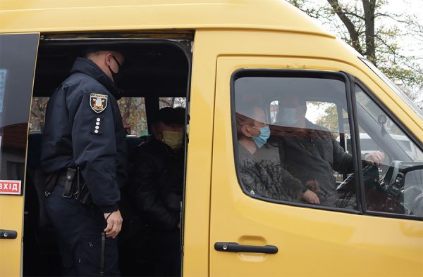В Николаеве водитель маршрутки обматерил пассажирку: полиция начала проверку