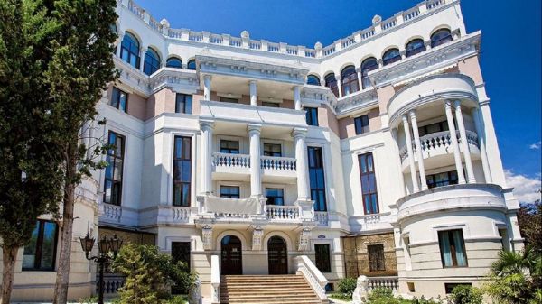 Стало известно, кто купил конфискованную квартиру Зеленских в Крыму