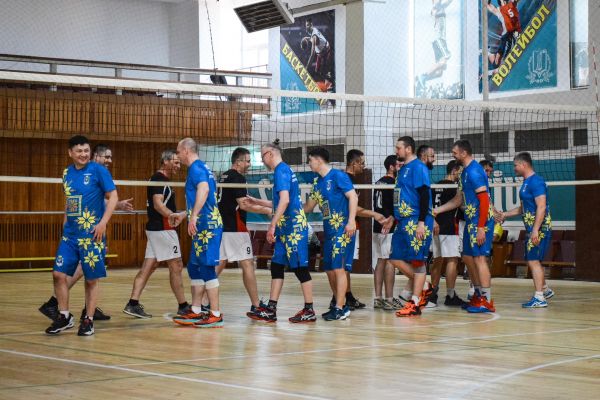 Виталий Ким вывел волейбольную команду Николаевской ОВА на турнир «Динамиады»