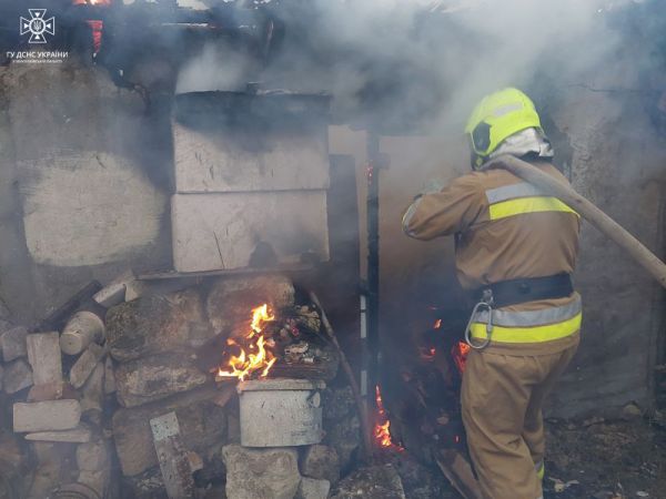 В Николаевской области из-за неисправной печи едва не сгорел жилой дом