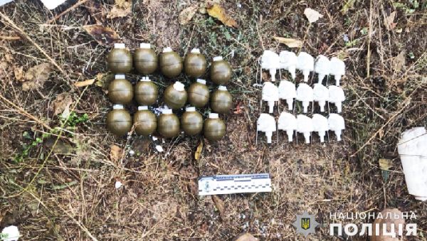 Николаевские полицейские пришли с обыском к наркоману и нашли у того ящик гранат