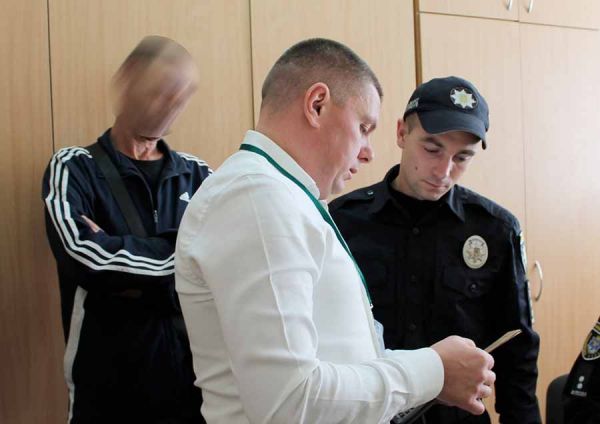 Херсонец попытался обменять в Николаевском сервисном центре МВД «подправленное» водительское удостоверение