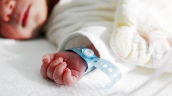 В родильных "придумывают" диагнозы новорожденным, чтобы получить двойную оплату — Минздрав