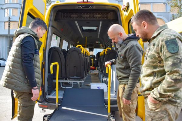 Прифронтовая Николаевщина получила бронированные школьные автобусы