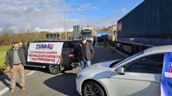 Словацкие перевозчики присоединились к польским и с 1 декабря заблокируют пункт пропуска на границе с Украиной