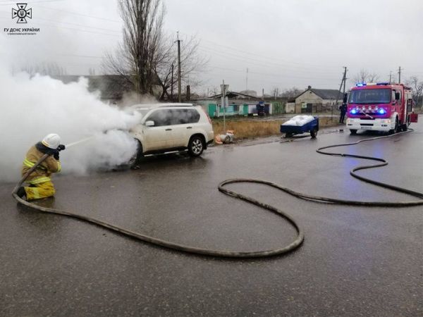 В Николаевской области на ходу загорелся японский кроссовер