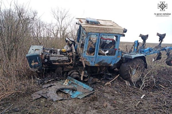 На Николаевщине на неизвестном устройстве подорвался трактор