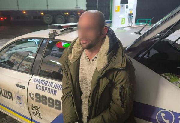 В Николаеве во время комендантского часа задержали пьяного мужчину с наркотиками