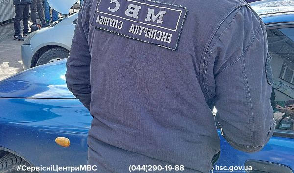 В сервисном центре Николаевской области пытались зарегистрировать ввезенное из-за границы авто с битыми номерами
