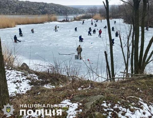 На Александровском водохранилище Николаевской области полицейские поймали восемь рыбаков