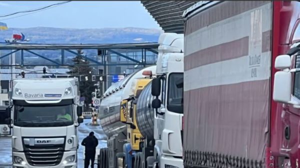 Правительство Польши достигло соглашения с перевозчиками о приостановке блокады границы – Reuters
