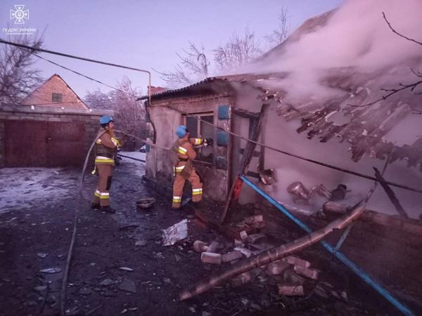 Обломки вражеской ракеты упали на дом в Николаевской области. Фото