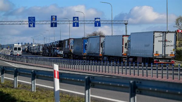 Румынские фермеры заблокировали движение грузовиков на границе с Украиной